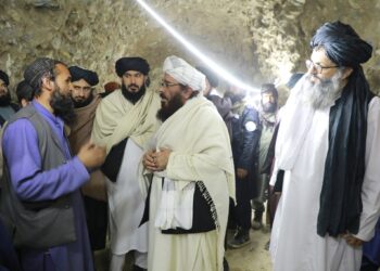 وزیر طالبان از تونل‌ در حال ساخت در کابل بازدید کرد