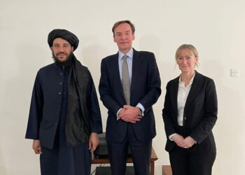 نماینده‌ی بریتانیا با سفیر طالبان در مورد تاثیر سیاست‌های این گروه بر زنان گفت‌وگو کرد
