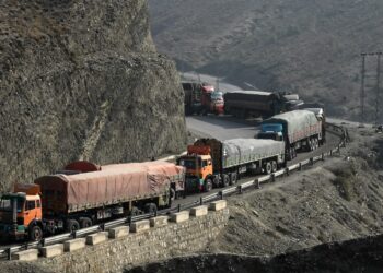 وزارت بازرگانی پاکستان اجازه‌ی ترانزیت کالاهای گیرمانده‌ی افغانستان را داد