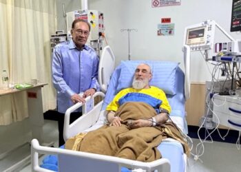 نخست‌وزیر مالزیا از گلبدین حکمتیار در شفاخانه دیدار کرد