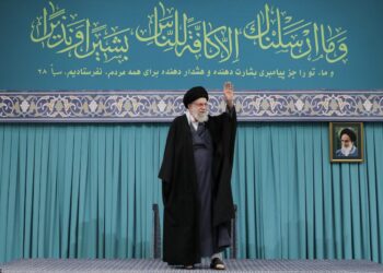 خامنه‌ای: ترمپ را به دلیل تلفات و خساراتی که به ایران زد مجرم می‌دانیم