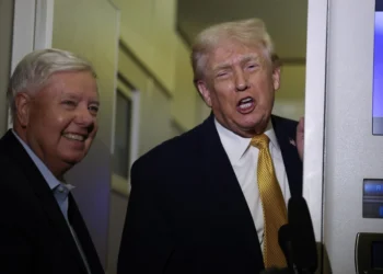 ترمپ: به ایران در صورت کشتار معترضان ضربه‌ی سختی خواهیم زد