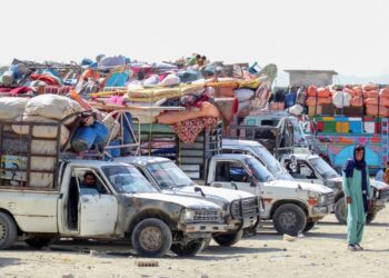 طالبان میگوید روز گذشته بیش از دو هزار مهاجر از پاکستان برگشتند