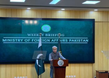 پاکستان مجبور شده شهروندان خود را از افغانستان با هواپیما خارج کند