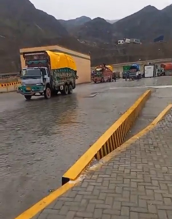 پاکستان میگوید طالبان مانع ورود کمکهای بشردوستانه به افغانستان میشود