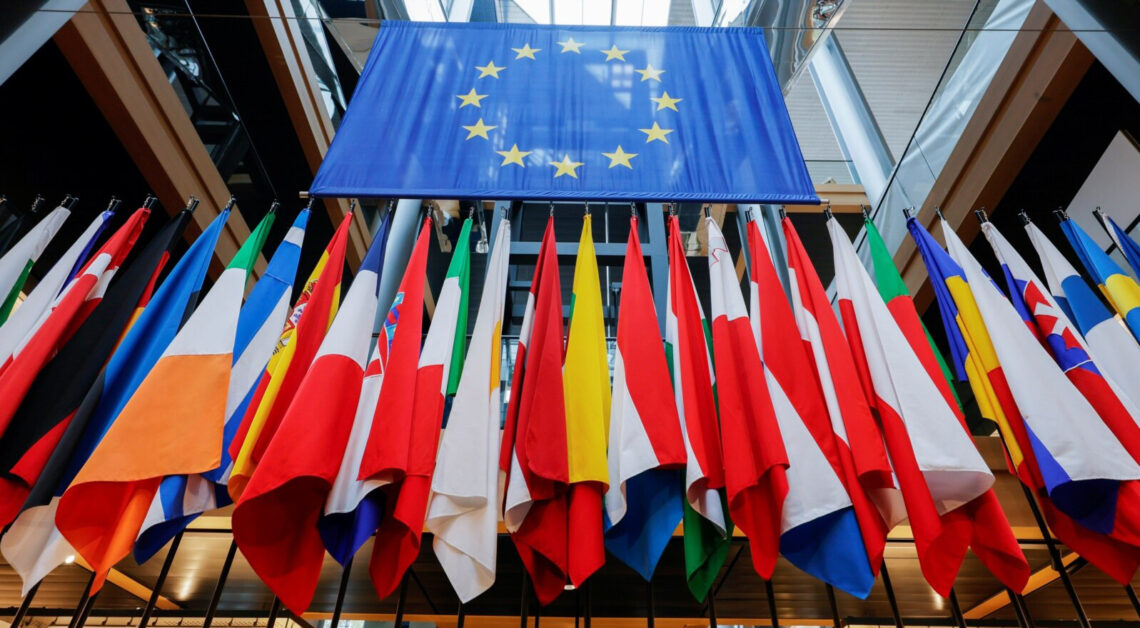 اتحادیه‌ی اروپا: فشارها برای احقاق حقوق زنان و دختران افغانستان را ادامه می‌دهیم