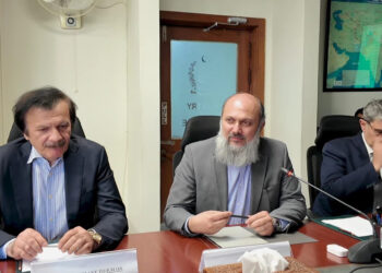 وزیر بازرگانی پاکستان: تنها در صورت اقدام علیه شبه‌نظامیان، با طالبان تعامل می‌کنیم