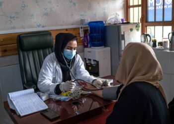 ریچارد بنت: تنها ۱۸ درصد داکتران متخصص افغانستان زن هستند