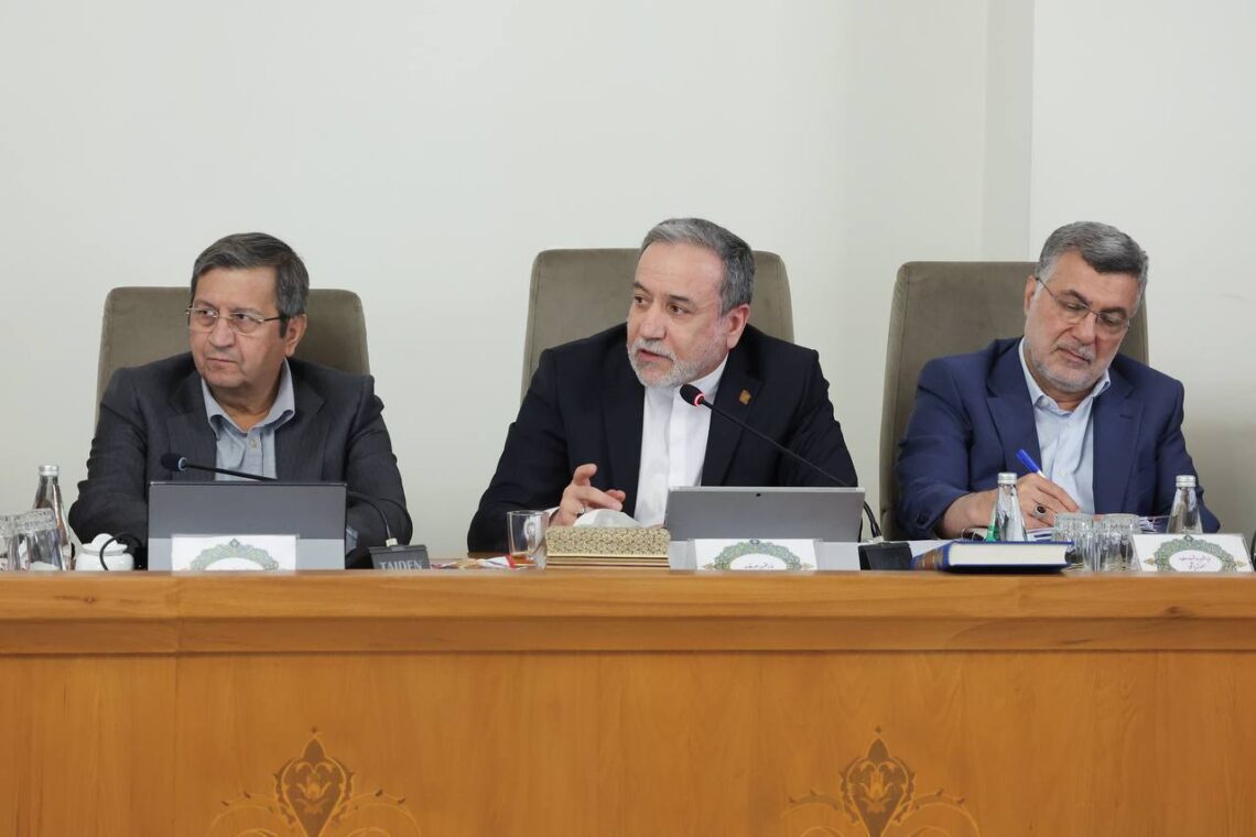 عباس عراقچی پیش از مذاکره با امریکا: در برابر تهدیدات تسلیم نمی‌شویم