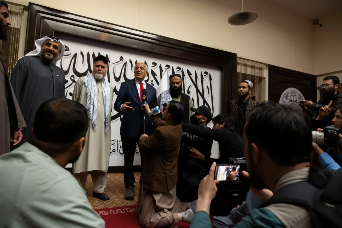 سی‌ان‌ان: خلیل‌زاد به درخواست طالبان وارد ماجرای آزادی دنیس کویل شد