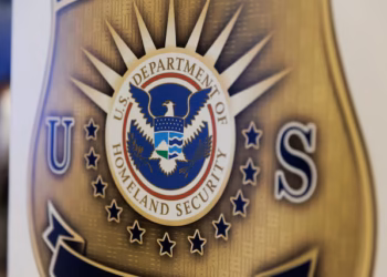 یک مهاجر افغانستان در بازداشت اداره‌ی مهاجرت امریکا جان باخت