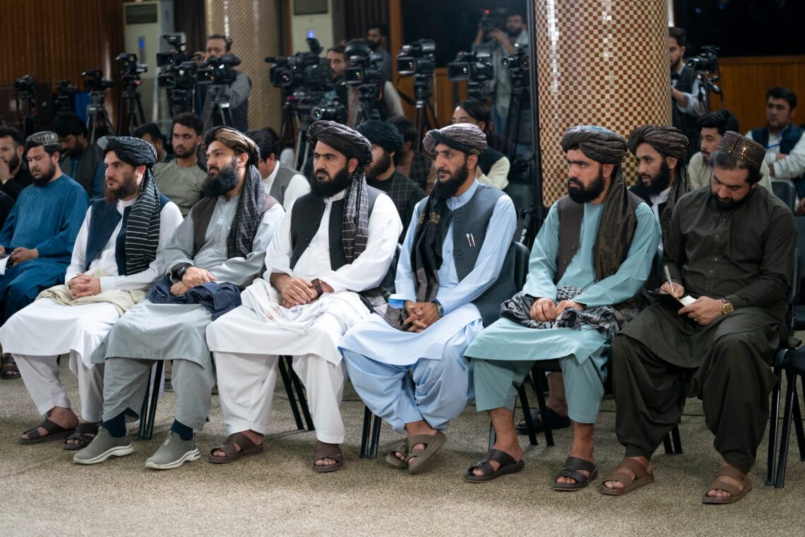 مرکز خبرنگاران افغانستان ۲۰۷ مورد نقض حقوق رسانه‌ها و خبرنگاران را در سال ۱۴۰۴ ثبت کرد