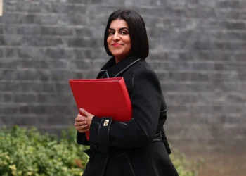 بریتانیا صدور ویزای تحصیلی و کاری را برای شهروندان افغانستان متوقف می‌کند