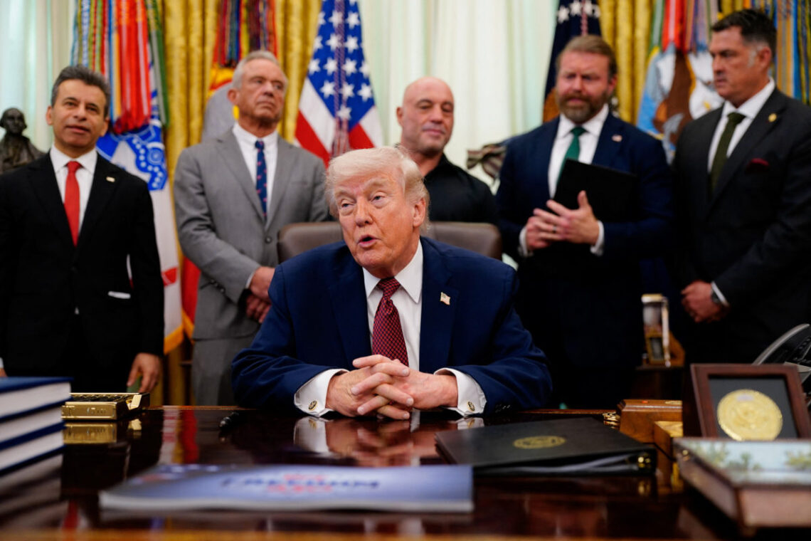 ترمپ: ایران توافق نکند، تمامی نیروگاه‌ها و پل‌های این کشور را خواهیم زد