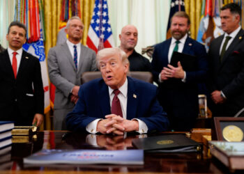 ترمپ: ایران توافق نکند، تمامی نیروگاه‌ها و پل‌های این کشور را خواهیم زد