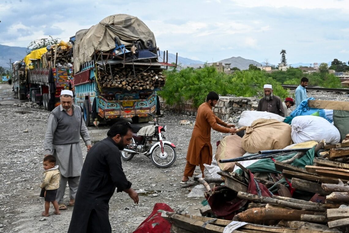 طالبان می‌گوید پاکستان در یک روز ۳ هزار و ۶۰۰ مهاجر افغانستان را اخراج کرد