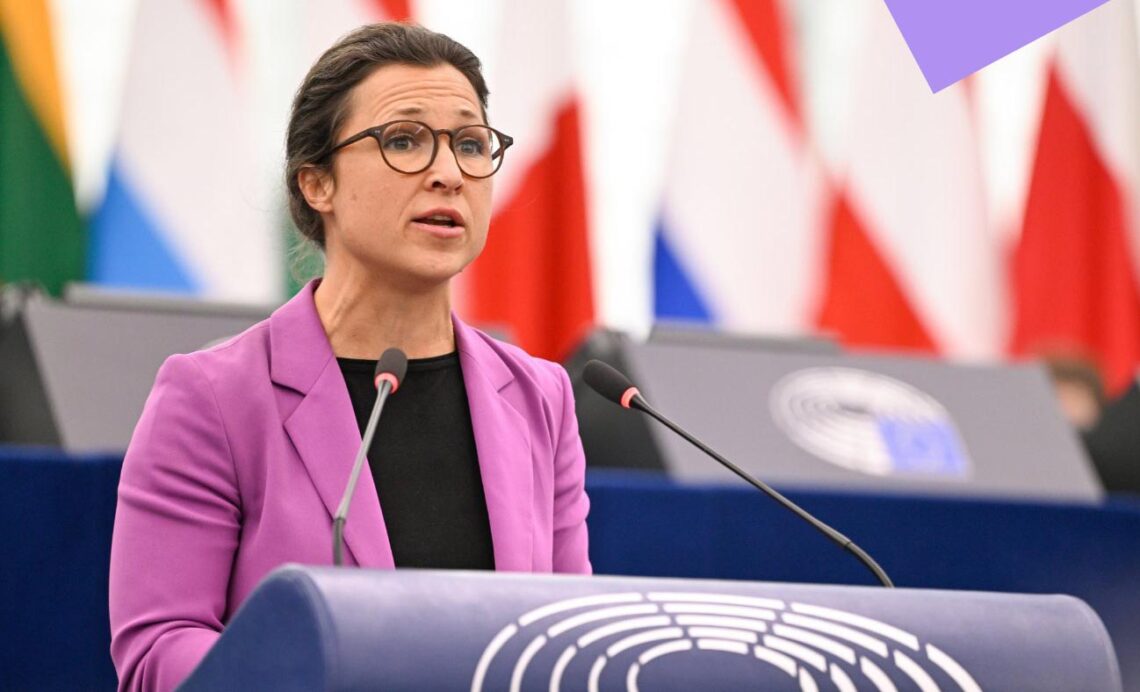 عضو پارلمان اروپا به کشورهای اروپایی: طالبان مشروعیت ندارد و با آن معامله‌ی پنهانی نکنید