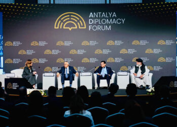 حضور همزمان مقام‌های ارشد طالبان و پاکستان در بحثی در نشست آنتالیا