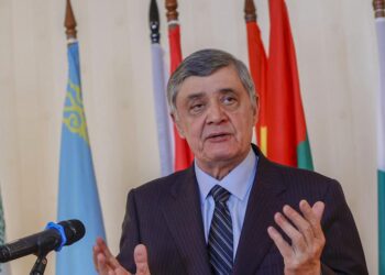 ضمیر کابلوف: طالبان و پاکستان برای حل مساله‌ی «هراس‌افگنی در افغانستان» همکاری کنند