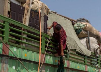 طالبان می‌گوید پاکستان در یک روز بیش از ۴ هزار مهاجر افغانستان را اخراج کرد