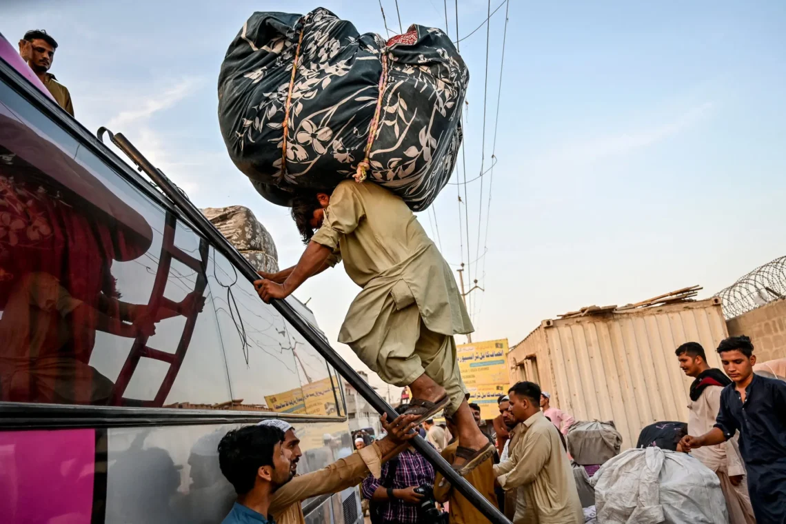 طالبان از بازگشت بیش از ۴ هزار مهاجر دیگر از پاکستان خبر داد