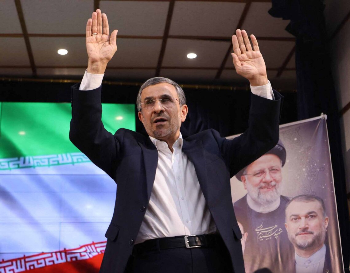 نیویارک تایمز: امریکا و اسرائیل قصد انتصاب احمدی‌نژاد به عنوان رهبر ایران را داشتند