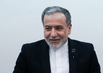عراقچی: در صورت بازگشت امریکا به میدان جنگ، شگفتی‌های بیشتری برایش رونما خواهیم کرد