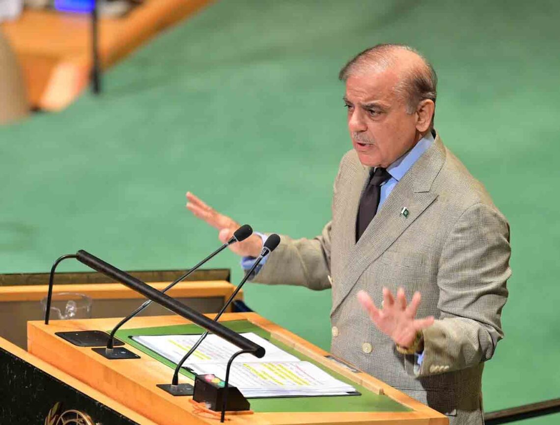 نخست‌وزیر پاکستان: افغانستان صلح‌آمیز و با ثبات برای بازگشت مهاجران ضروری است