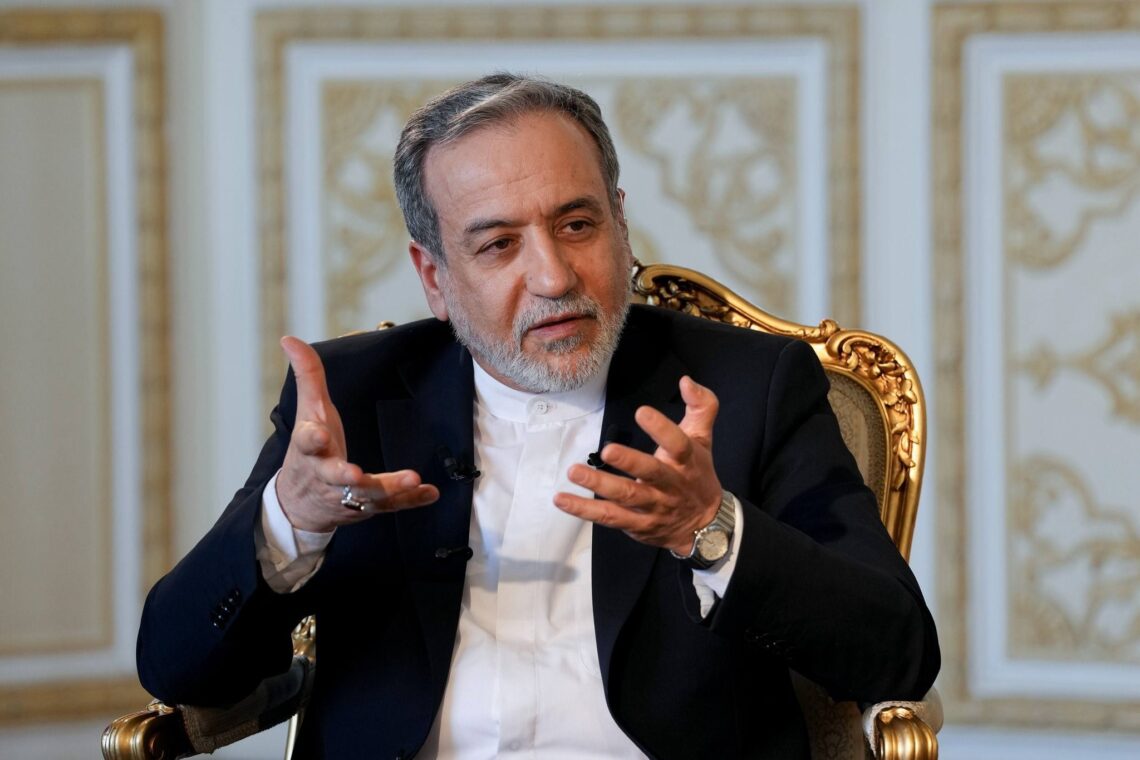 عراقچی می‌گوید جنگ از صبح دیروز در همه‌ی جبهه‌ها پایان یافته است