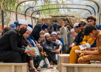 طالبان می‌گوید پاکستان روز گذشته سه هزار مهاجر افغانستان را اخراج کرد