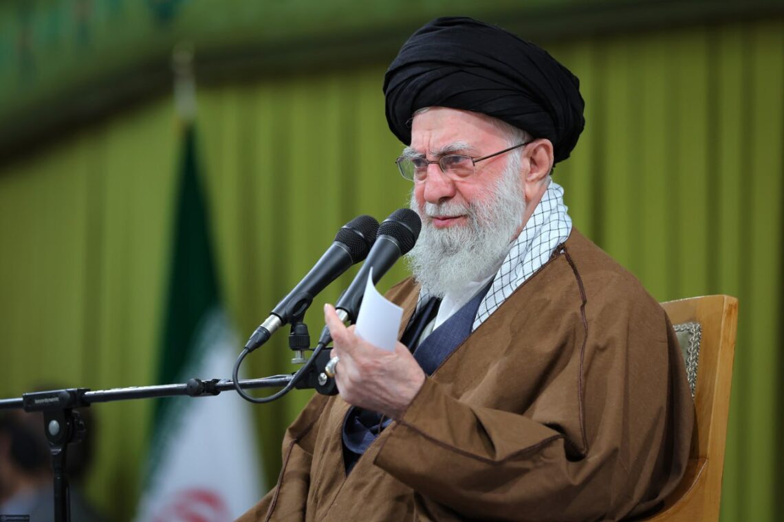 پیکر علی خامنهای در ۱۸ سرطان در مشهد به خاک سپرده میشود