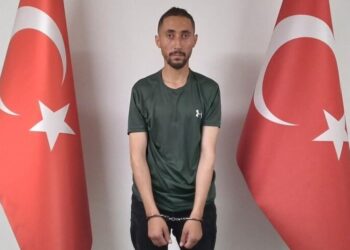 خبرگزاری انادولو: یک عضو ارشد داعش در امتداد دیورند بازداشت و به ترکیه منتقل شد