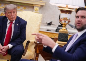اکسیوس: امریکا به ایران تا امروز فرصت داده اعلام کند که تنگه‌ی هرمز باز است