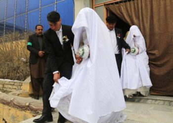 وزارت حج و اوقاف طالبان: زنان بیرون از خانه عطر نزنند و در مراسم عروسی نرقصند