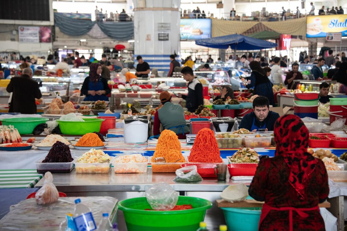 حجم بازرگانی افغانستان و ازبیکستان در پنج ماه نزدیک به یک میلیارد دالر بوده است