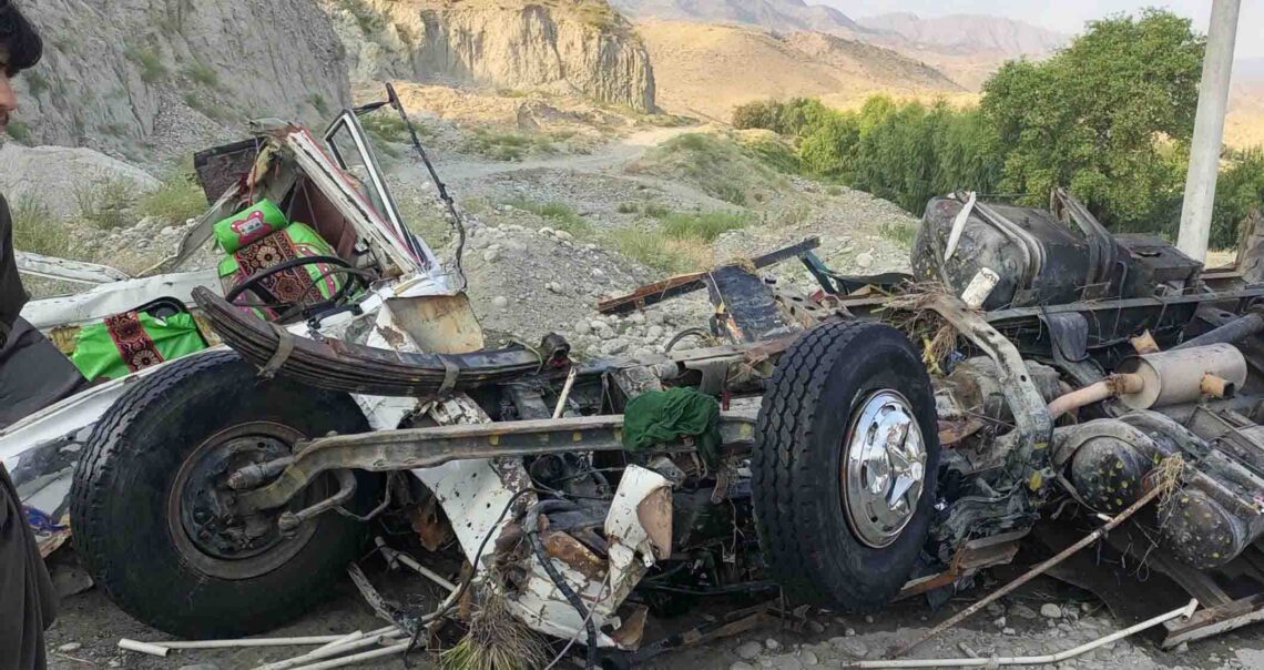 در پی سقوط موتر در رودخانه‌ای در لغمان ۲۲ تن کشته، زخمی و ناپدید شدند