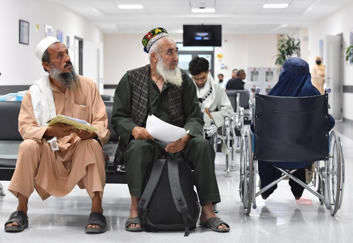 در شش ماه یک هزار و ۳۰۰ تن از افغانستان برای درمان به ازبیکستان سفر کرده‌اند