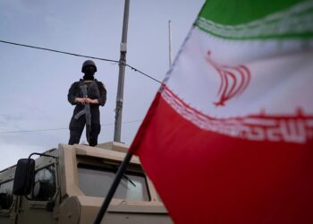 ایران حملات به نفتکشها در تنگهی هرمز و تاسیسات امریکایی در منطقه را ادامه میدهد