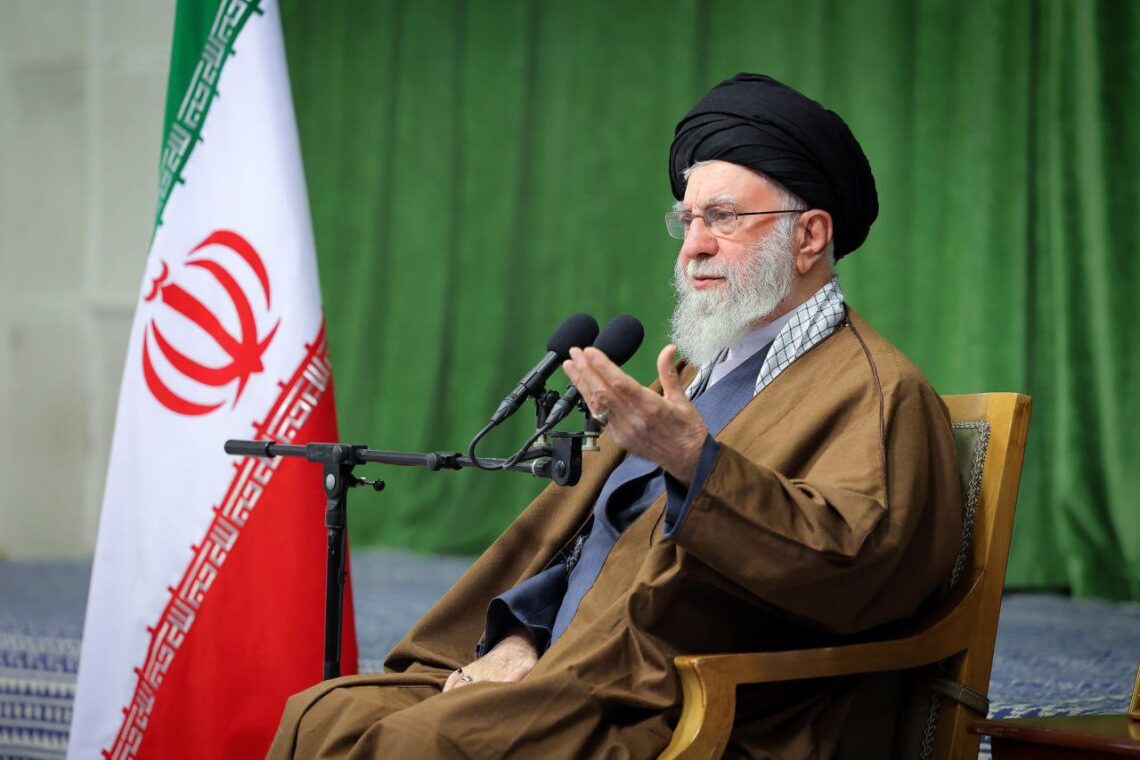 پیکر علی خامنه‌ای در مشهد به خاک سپرده شد