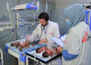 زنی جوان در مزارشریف پنجگانگی به دنیا آورد