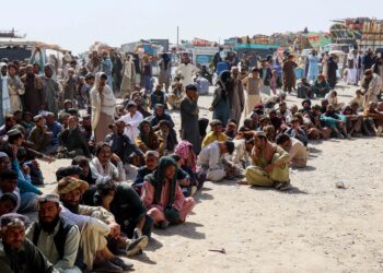 طالبان: پاکستان در چهار روز ۸ هزار مهاجر افغانستان را اخراج کرده است