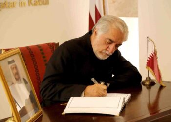 عبدالله با حضور در سفارت قطر دفتر یادبود امیر پیشین این کشور را امضا کرد