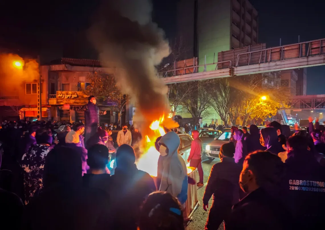 رسانهی امریکایی: حلقاتی در ایران با تهیهی جنگافزار در حال آمادگی برای اعتراضات احتمالی بعدی هستند