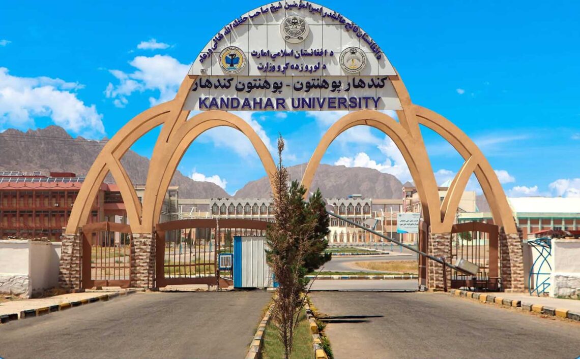 ممنوعیت استفاده از تلفون؛ برخی دانشجویان میگویند بهتر درس میخوانند، دیگران میگویند با مشکل مواجهاند