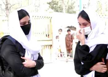 دختر محروم از آموزش: هنوز بکس مکتبم را نگه داشتهام