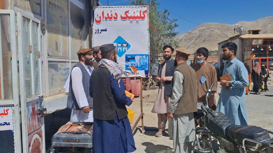 طالبان در کاپیسا استفاده از واژگان فارسی مانند درمانگاه در لوحه‌ها را توصیه کرد