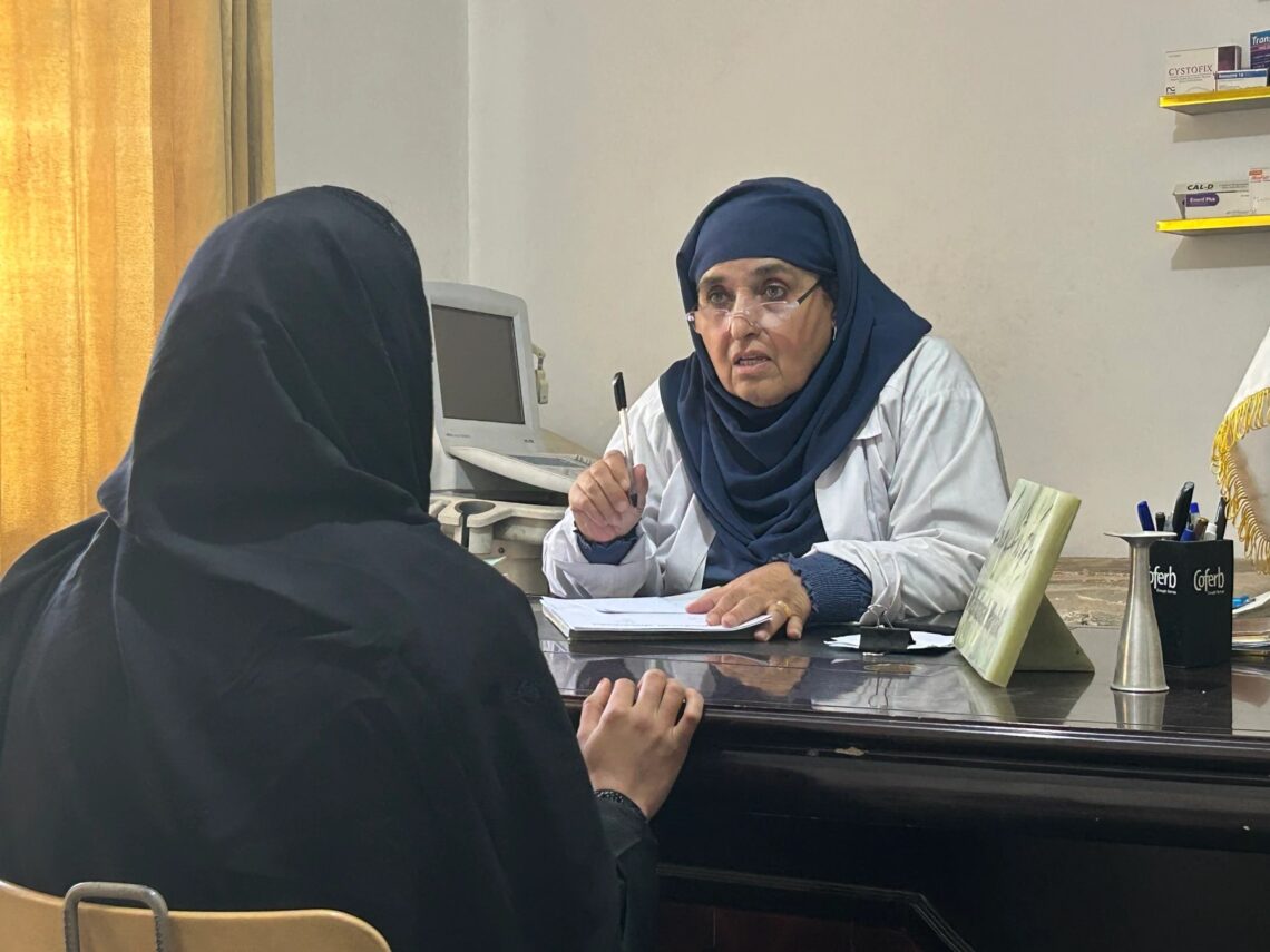 روشنک وردک: مقامهای طالبان از من میپرسند کدام داکتر زن میشناسم تا با وی ازدواج کنند
