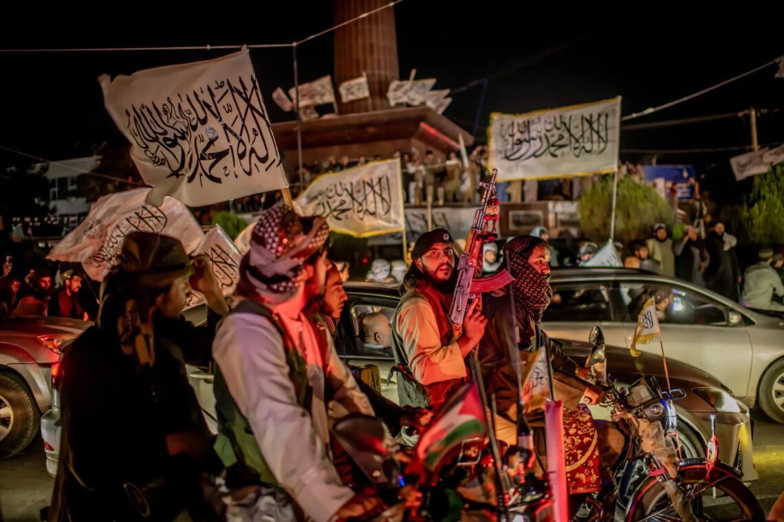 طالبان در سالروز بازگشت به قدرت از کشورها خواست که علیه این گروه نکنند