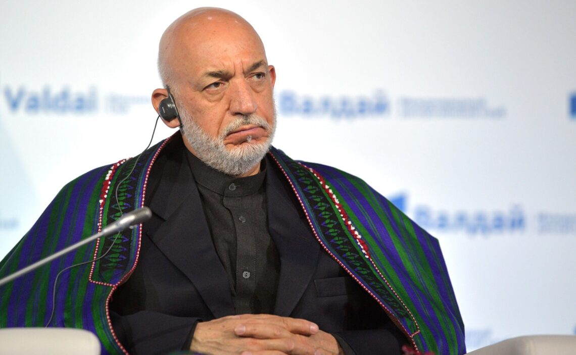 کرزی از پاکستان خواست ممنوعیت ادامه‌ی تحصیل دانشجویان طب اهل افغانستان را لغو کند