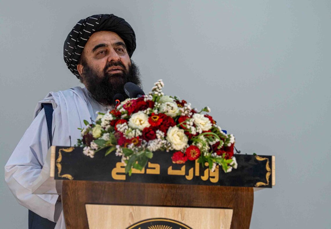 طالبان می‌گوید محرومیت دختران از آموزش «واقعاً یک مشکل» است